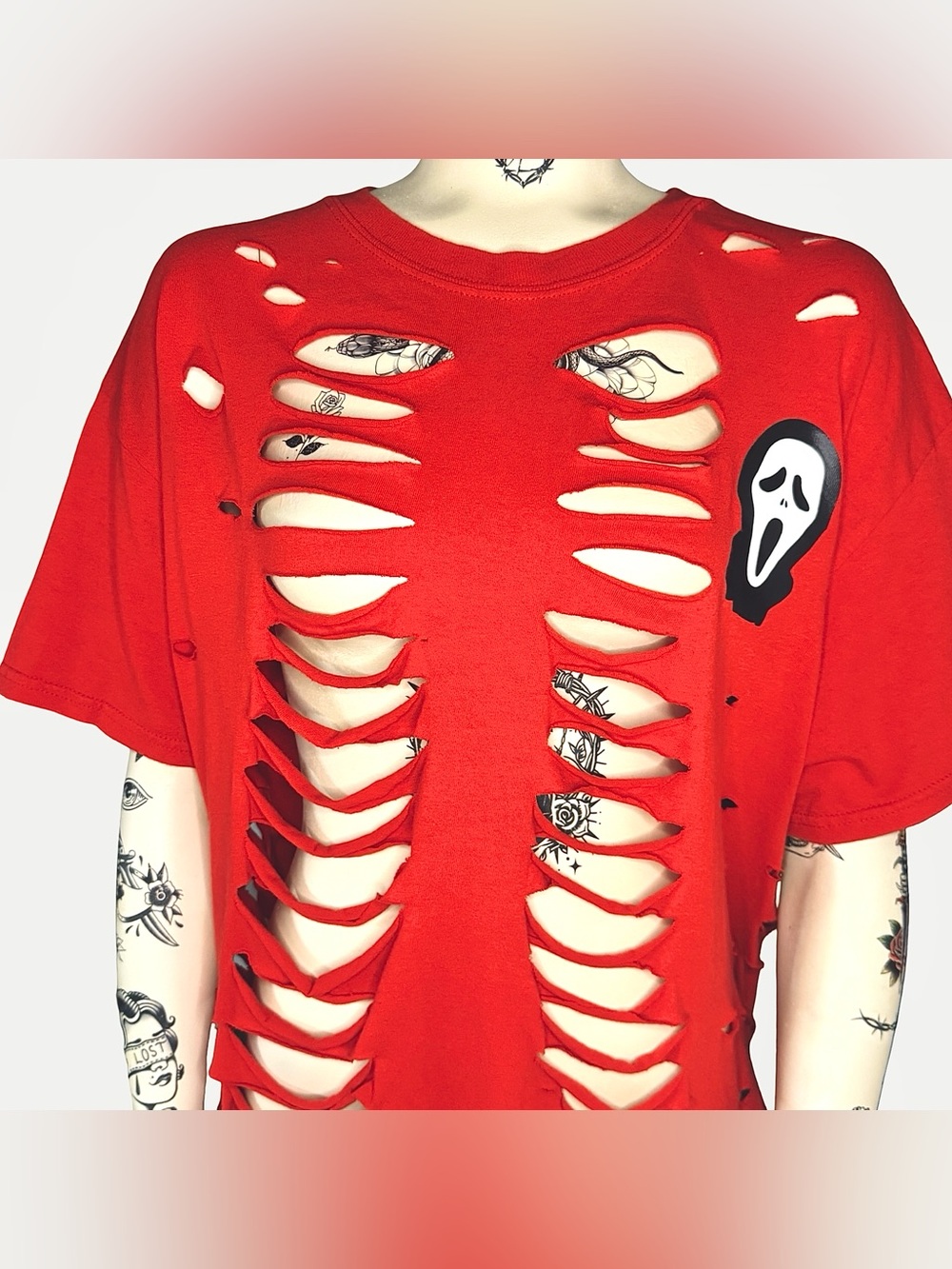 Red shredded ghost face tee - Picture 2 of 7